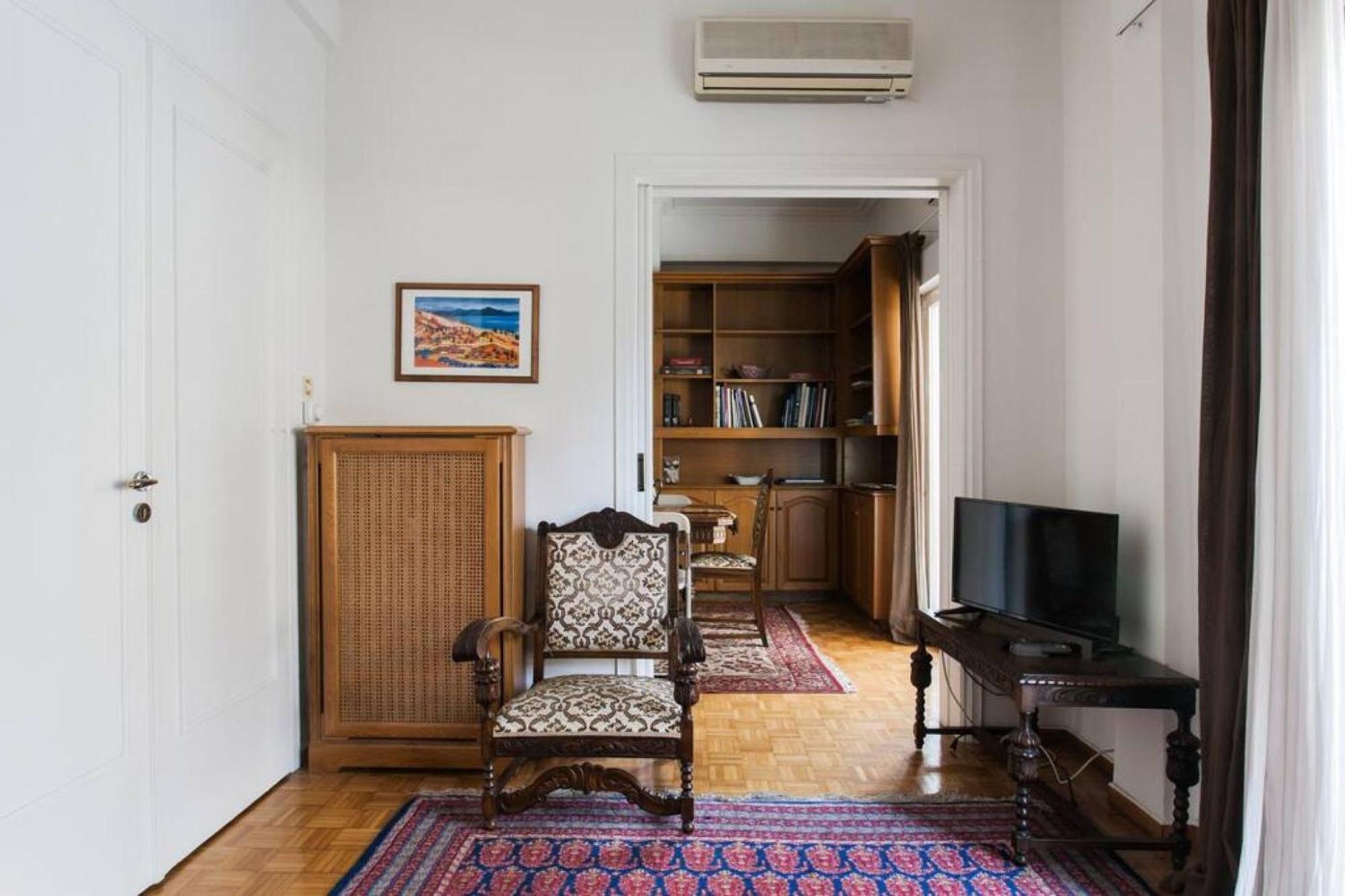 100m2 Of Classical Beauty Comfort Near Syntagma Athen